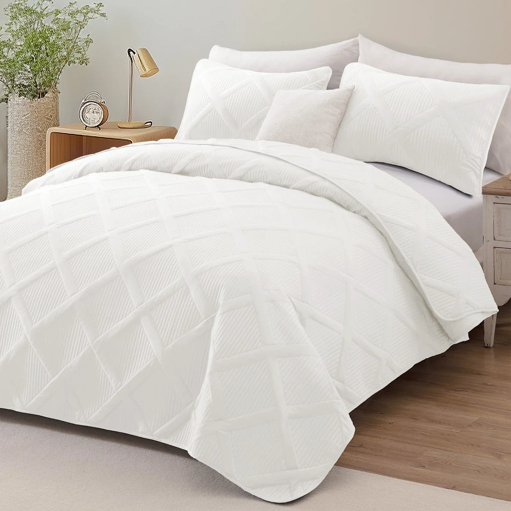 Ultrasonic King Quilt Set, 3-Piece Lightweight Bedspreads Modern Striped Coverlet, White